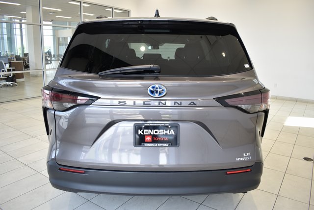 2024 Toyota Sienna LE photo 8