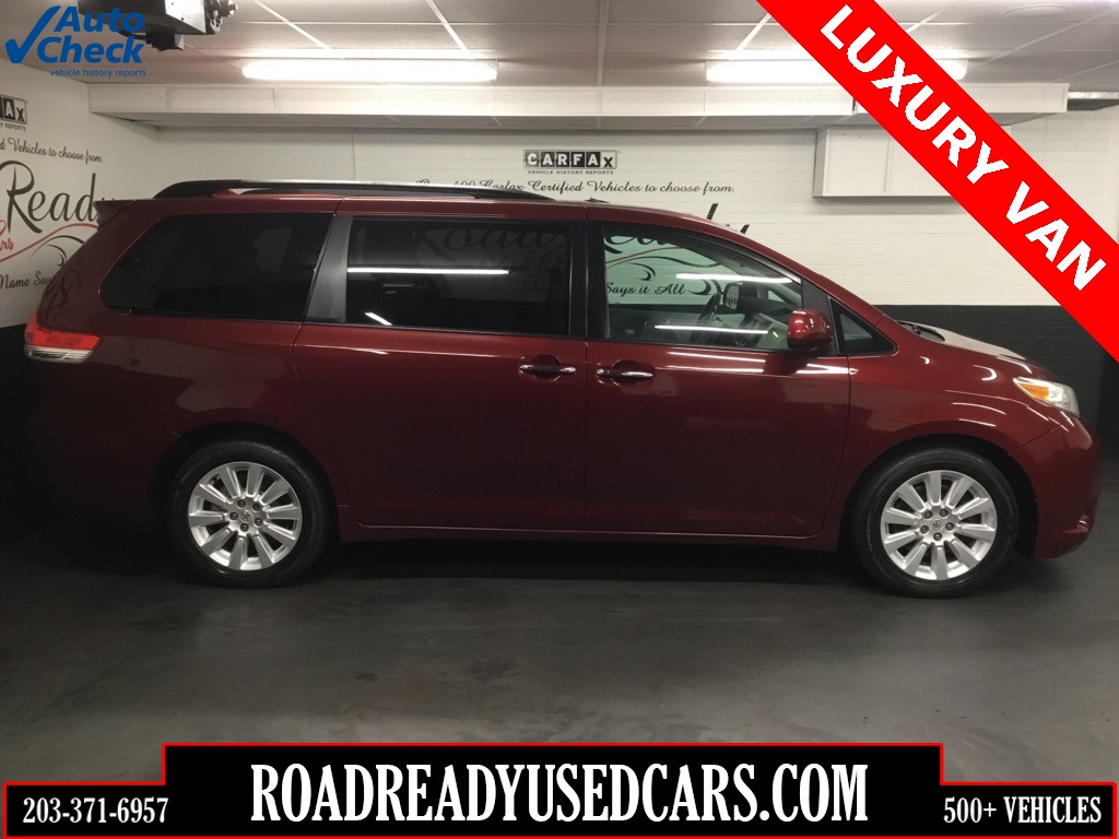 2011 Toyota Sienna Limited's photo
