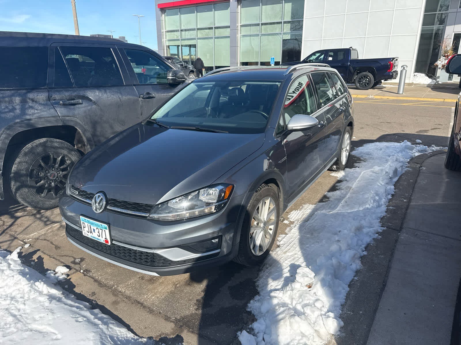 Used 2018 Volkswagen Golf Alltrack Alltrack S with VIN 3VWH17AU1JM768561 for sale in Golden Valley, Minnesota