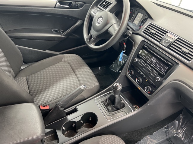 2015 Volkswagen Passat S photo 17