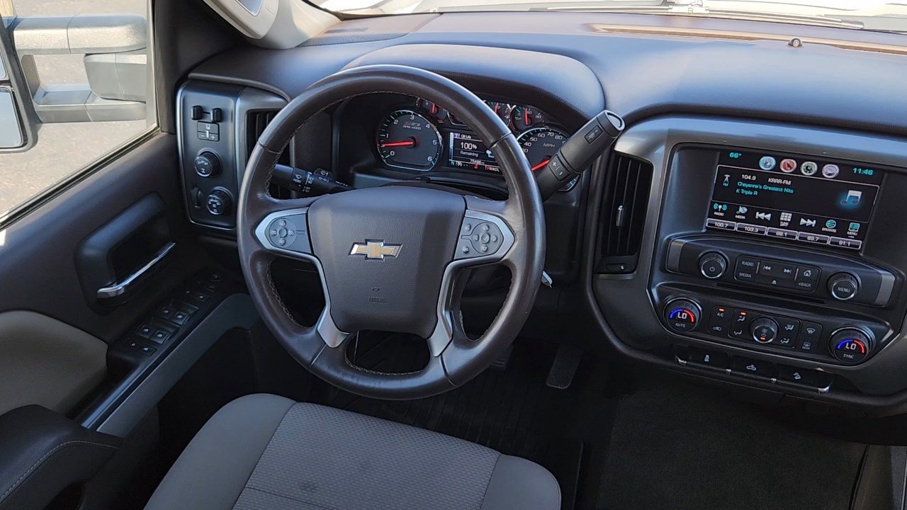 2017 Chevrolet Silverado 2500HD LT photo 4