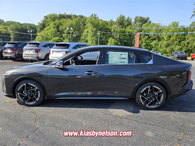 2025 Kia K4 GT-Line photo 2