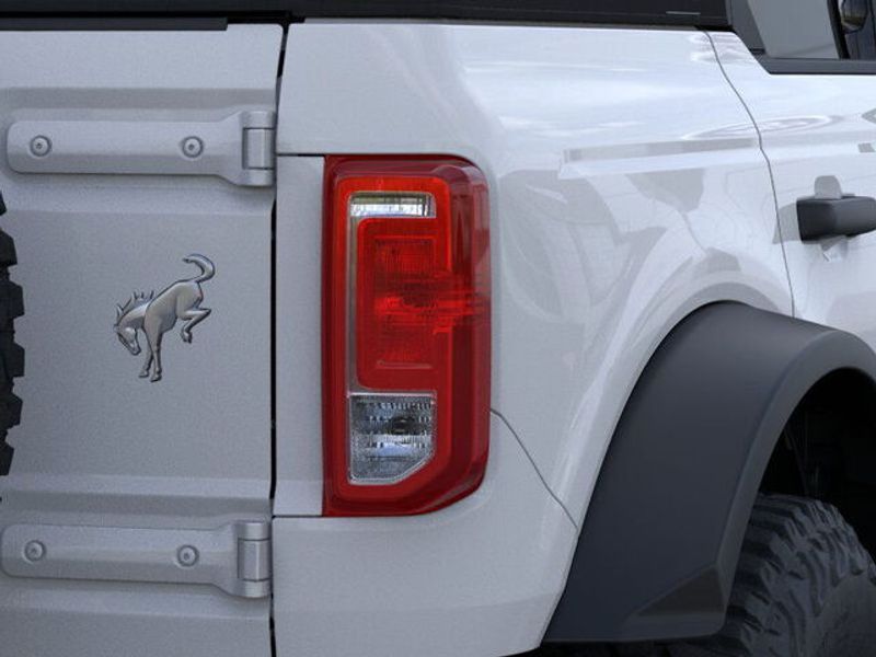 2025 Ford Bronco Base photo 23