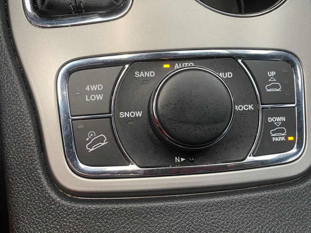 2020 Jeep Grand Cherokee Overland photo 26