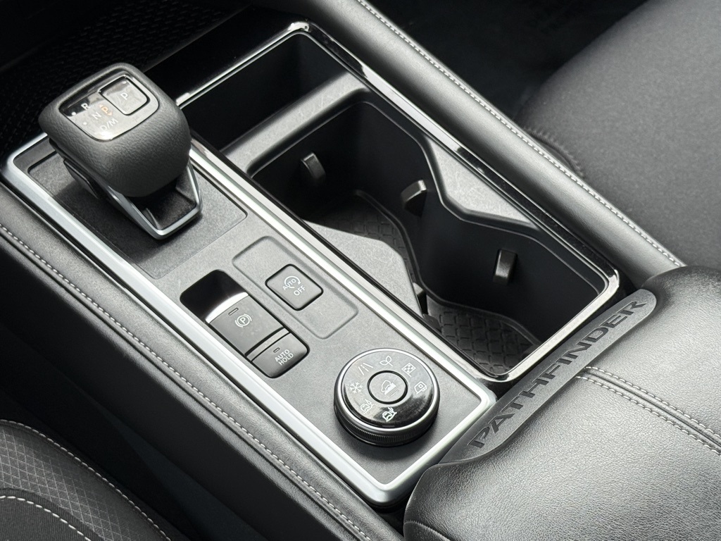 2025 Nissan Pathfinder SV photo 10