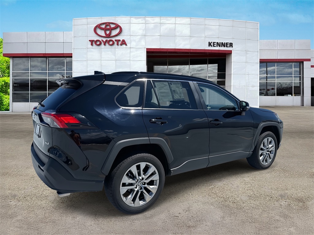 2023 Toyota RAV4 XLE Premium photo 5