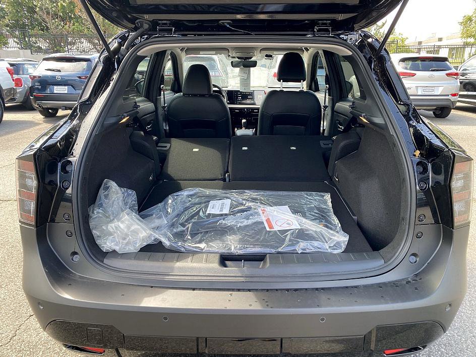 2025 Nissan Kicks SR photo 22