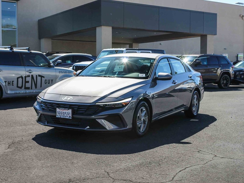 2025 Hyundai Elantra SE photo 3