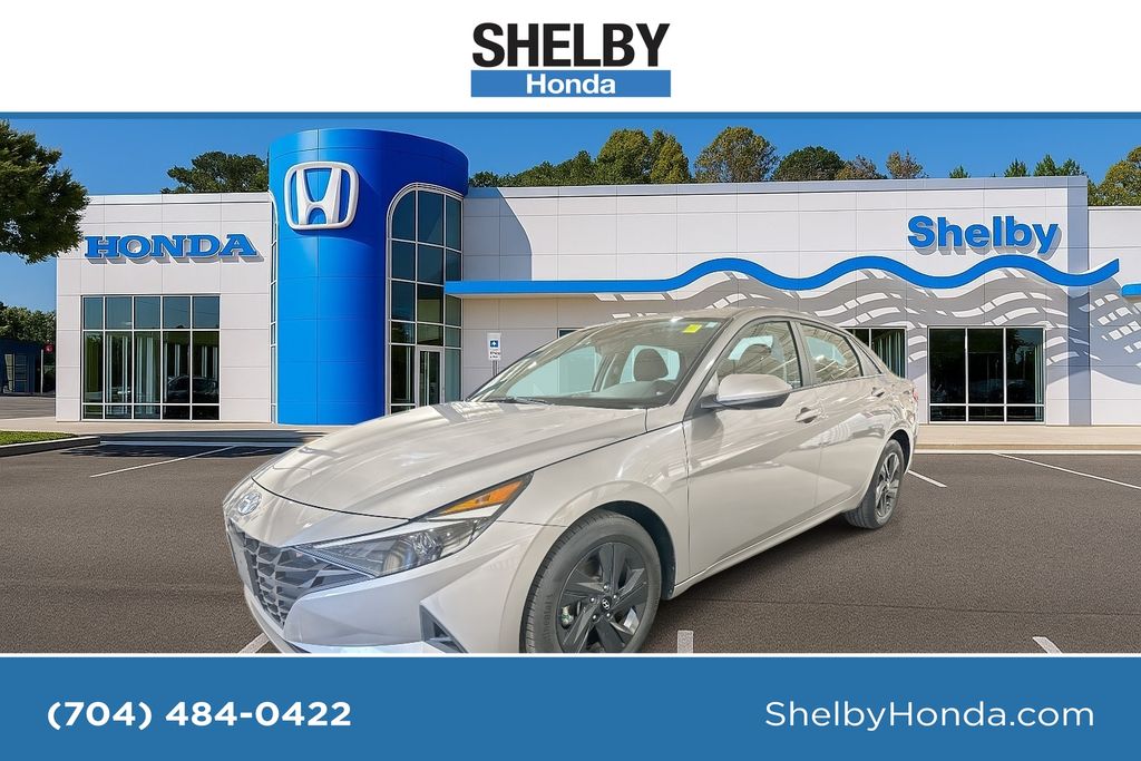 2022 Hyundai Elantra SEL's photo