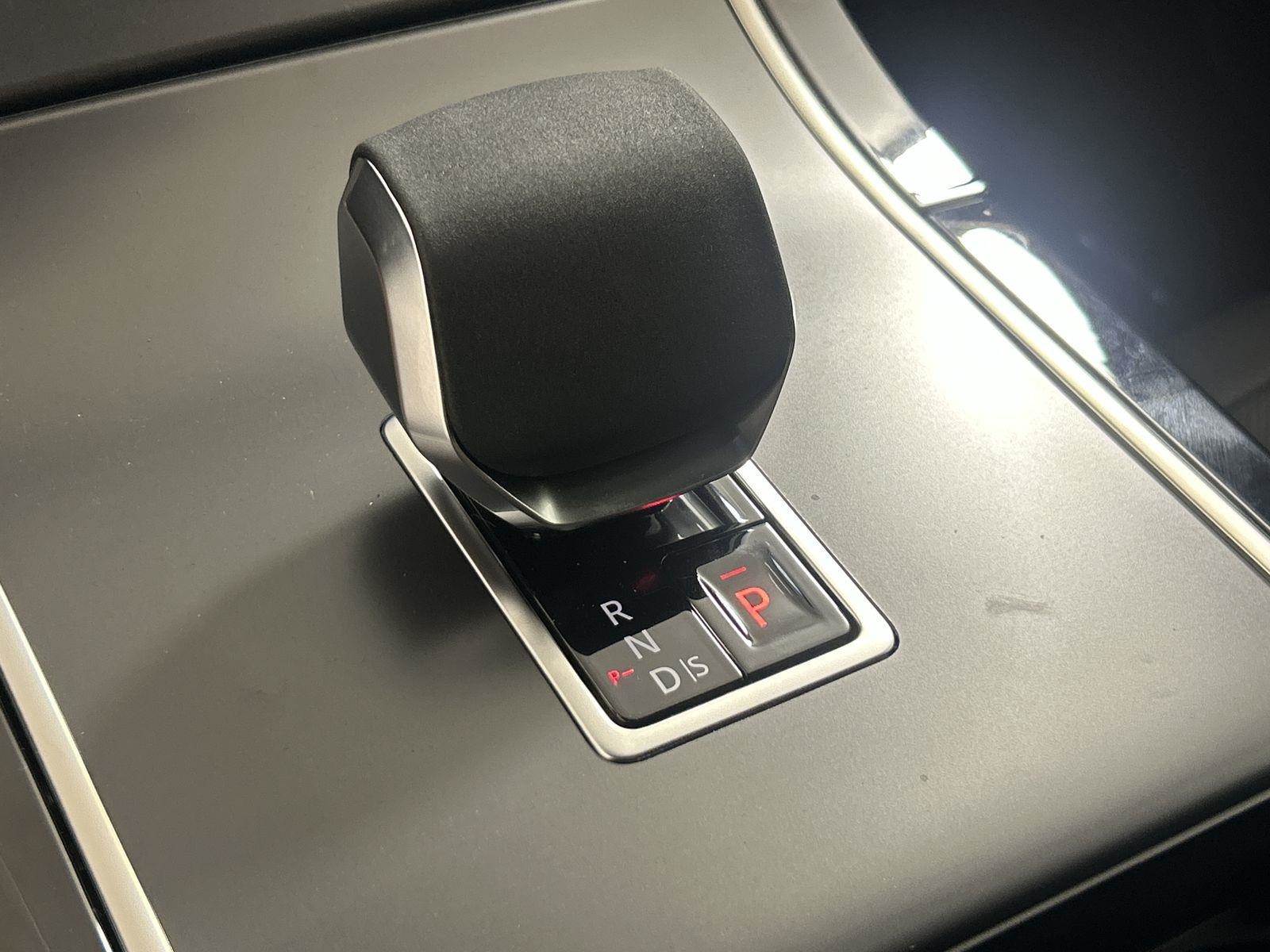 2026 Land Rover Range Rover Evoque S photo 16