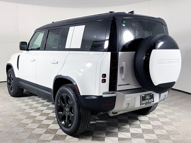 2025 Land Rover Defender 110 S photo 2