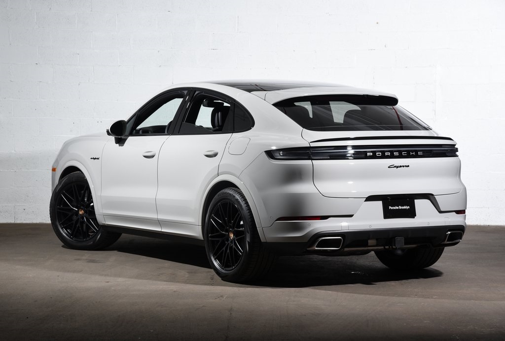 2025 Porsche Cayenne E-Hybrid photo 2