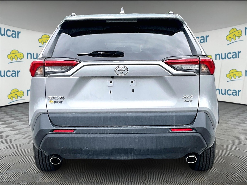 2021 Toyota RAV4 XLE photo 4