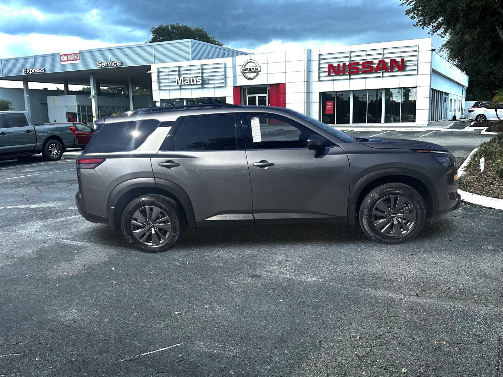 2025 Nissan Pathfinder SV photo 4