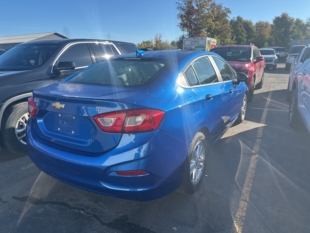 2018 Chevrolet Cruze LT photo 2