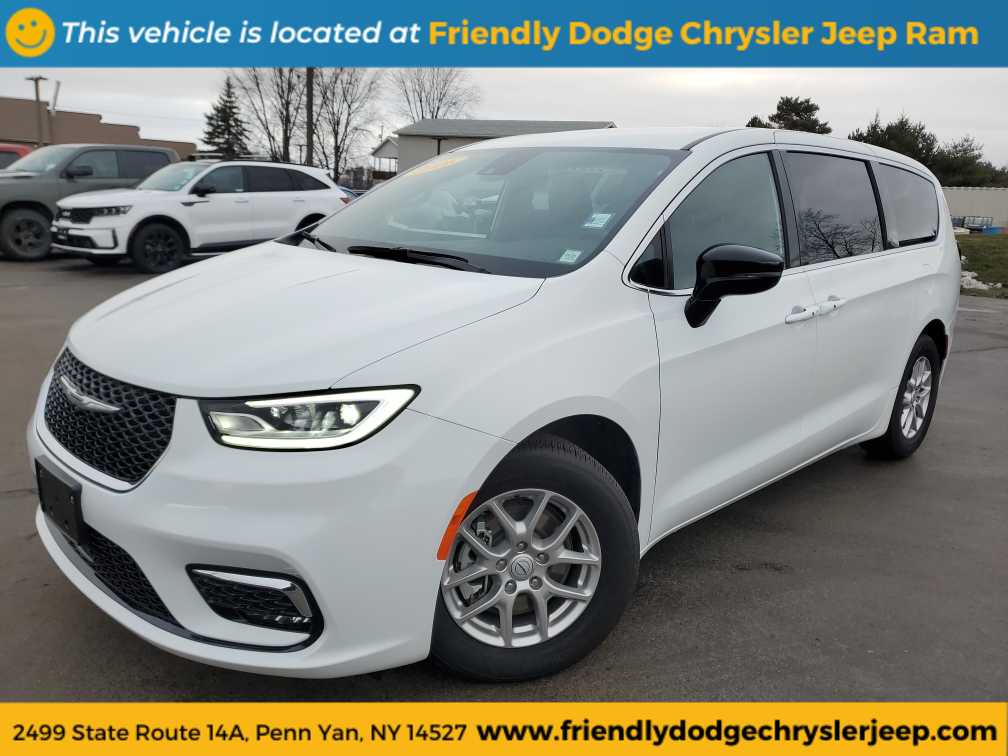 2026 Chrysler Pacifica Select's photo