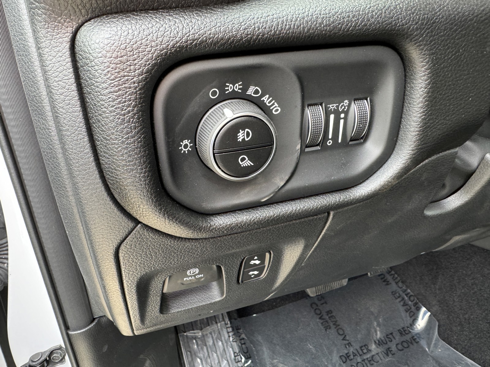 2025 Ram 1500 Laramie photo 14