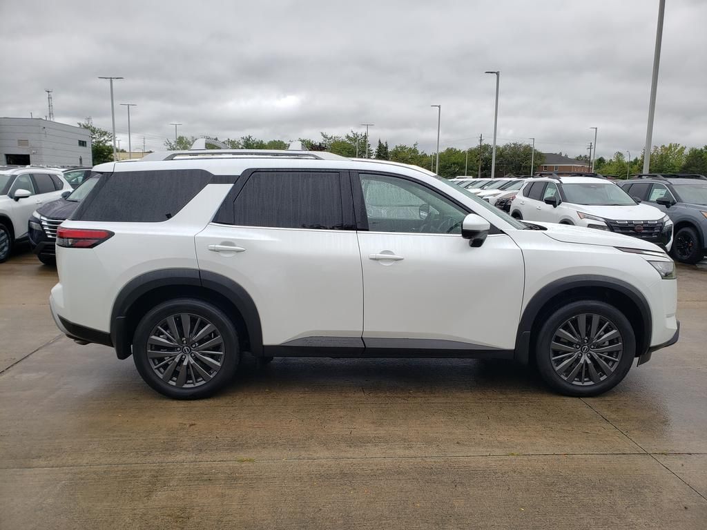 2025 Nissan Pathfinder SL photo 11