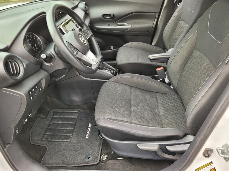 2022 Nissan Kicks S photo 9