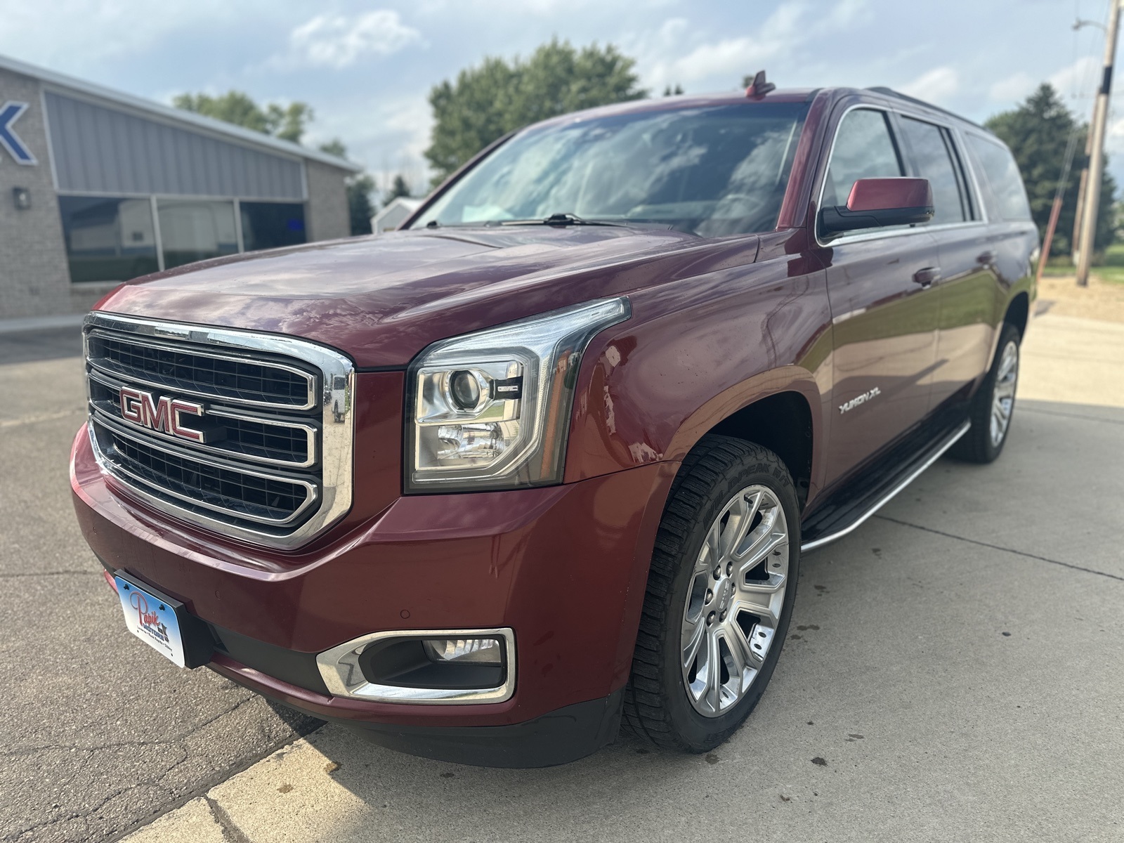 Used 2019 GMC Yukon XL SLT with VIN 1GKS2GKC4KR244112 for sale in Luverne, Minnesota