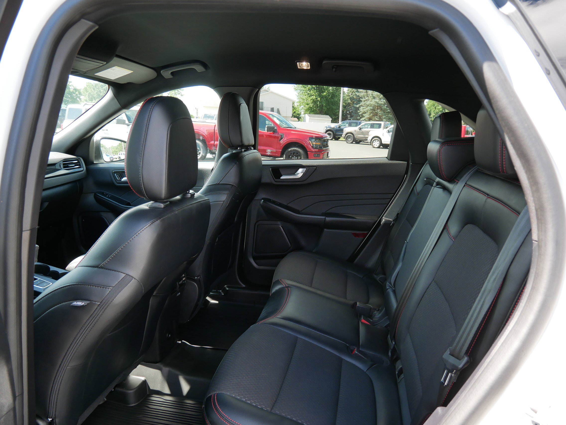 2023 Ford Escape ST-Line Hybrid photo 11