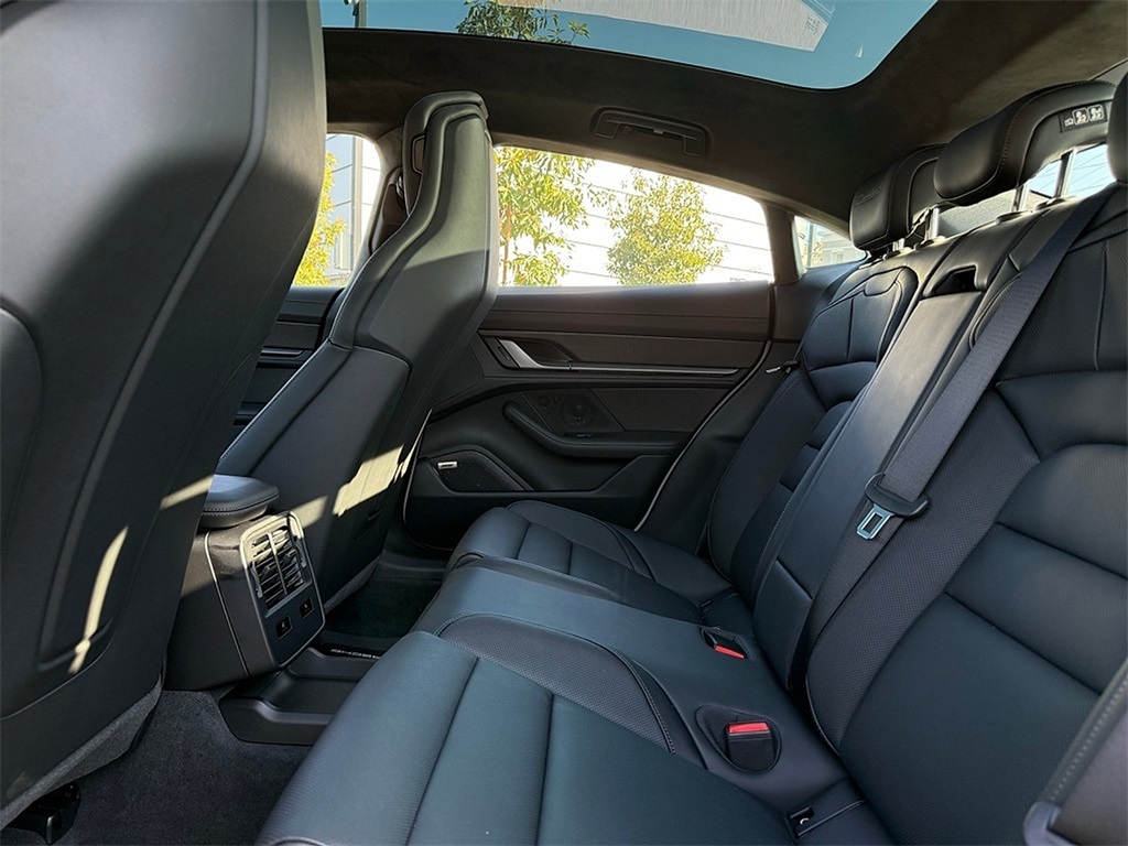 2024 Porsche Taycan Turbo S photo 30