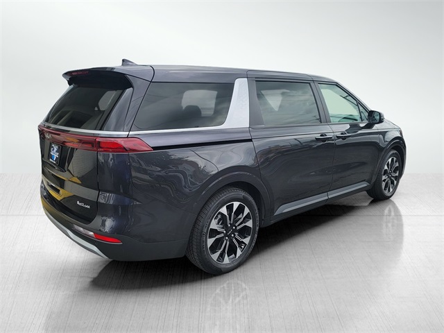2023 Kia Carnival EX photo 2