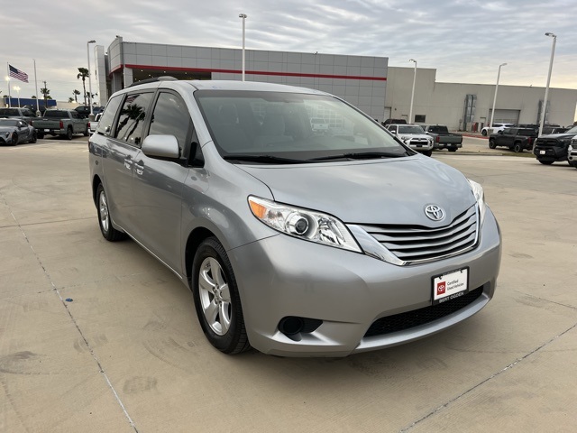 2017 Toyota Sienna LE