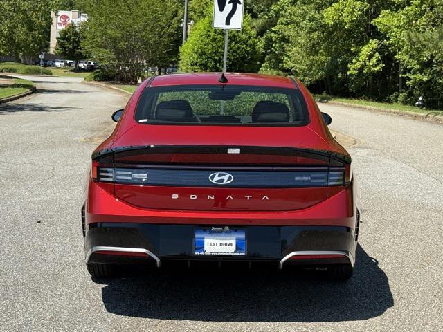 2025 Hyundai Sonata SEL photo 4