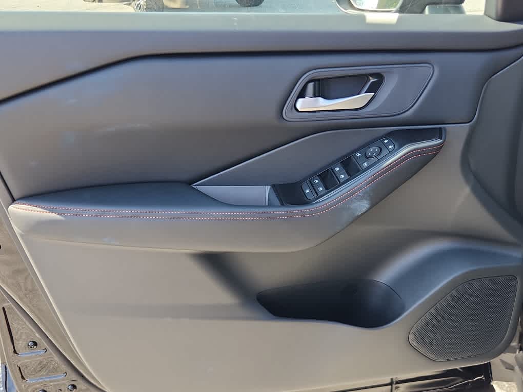 2026 Nissan Rogue AWD photo 5