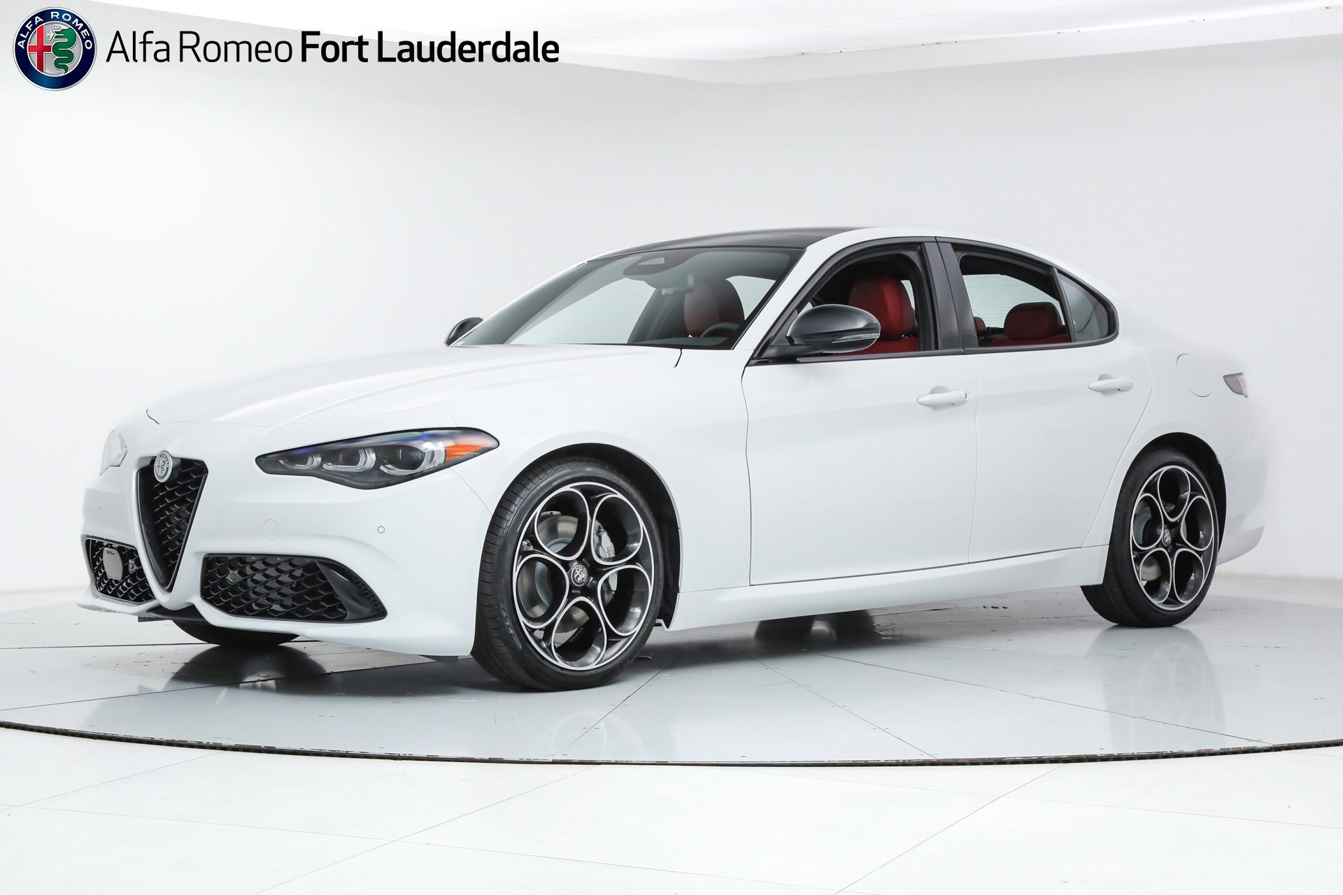 2025 Alfa Romeo Giulia Base's photo