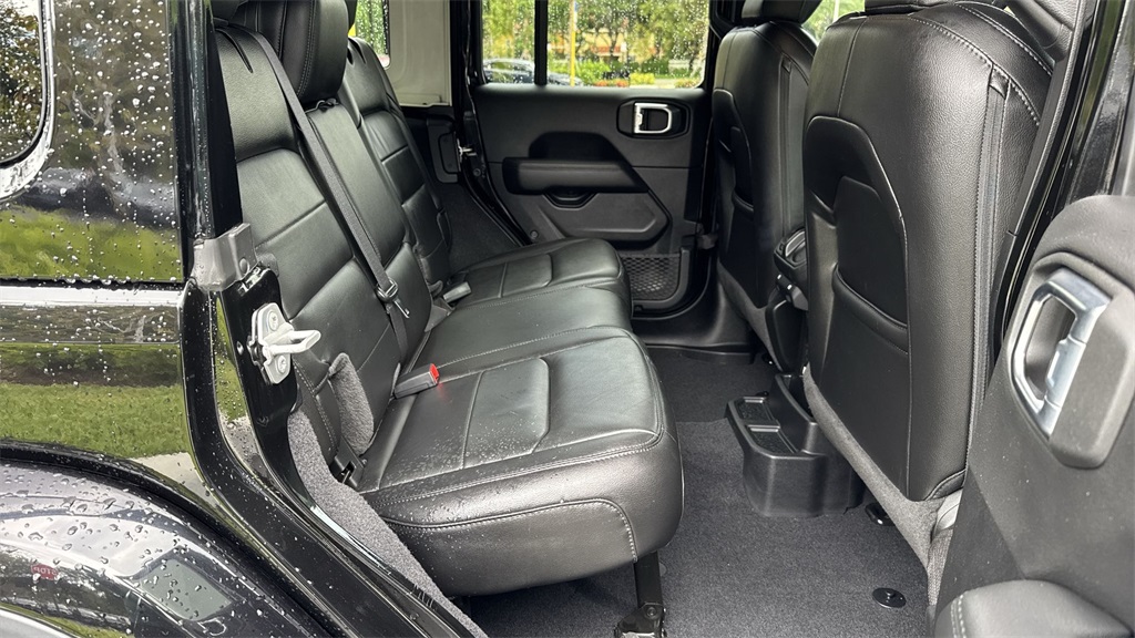 2021 Jeep Wrangler Unlimited Sahara Altitude photo 30