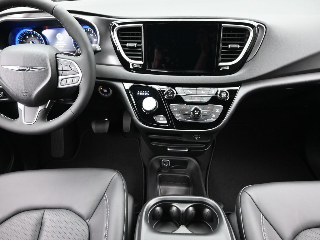 2026 Chrysler Voyager LE photo 12