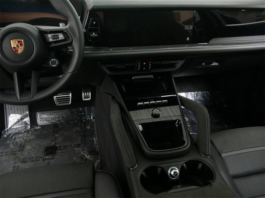 2025 Porsche Cayenne GTS photo 16