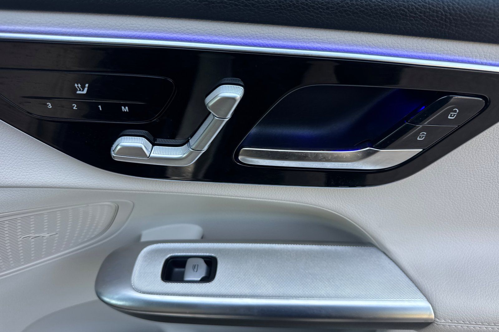 2025 Mercedes Benz GLC 300 photo 28