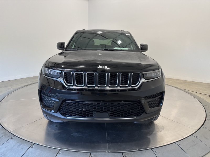 2025 Jeep Grand Cherokee Laredo X photo 2