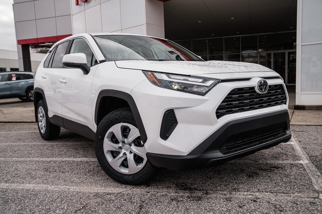 2025 Toyota RAV4 LE's photo