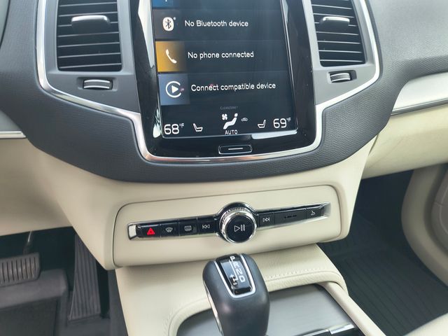 2022 Volvo XC90 T5 Momentum photo 14