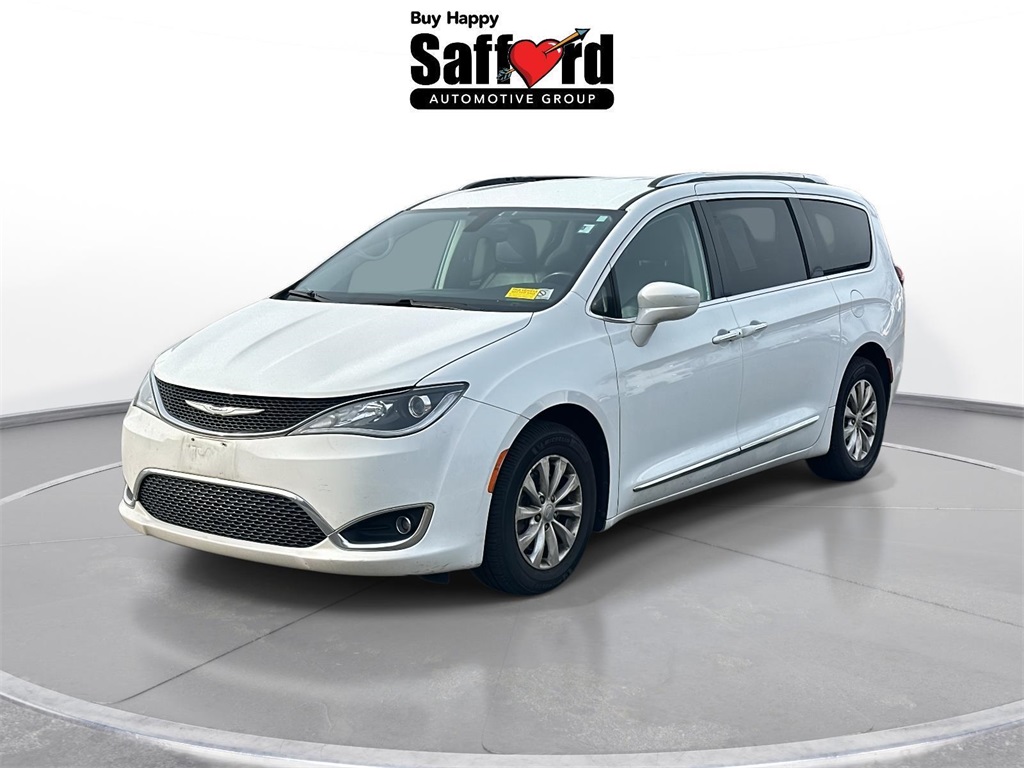 2019 Chrysler Pacifica Touring L's photo