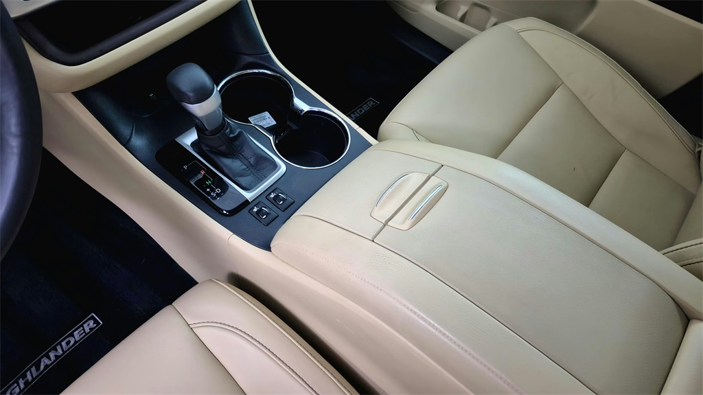 2017 Toyota Highlander XLE photo 26