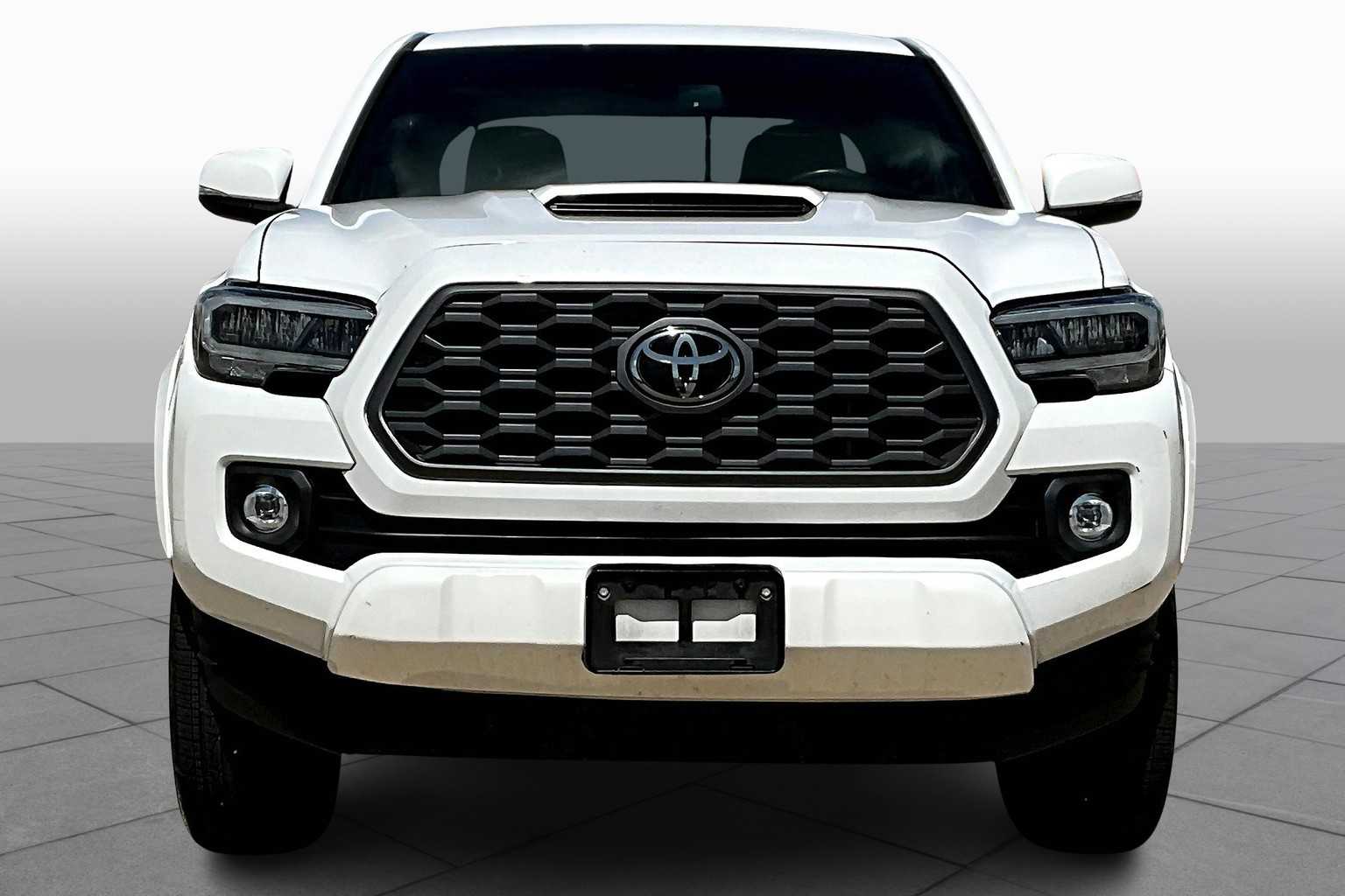 2021 Toyota Tacoma TRD Sport photo 3