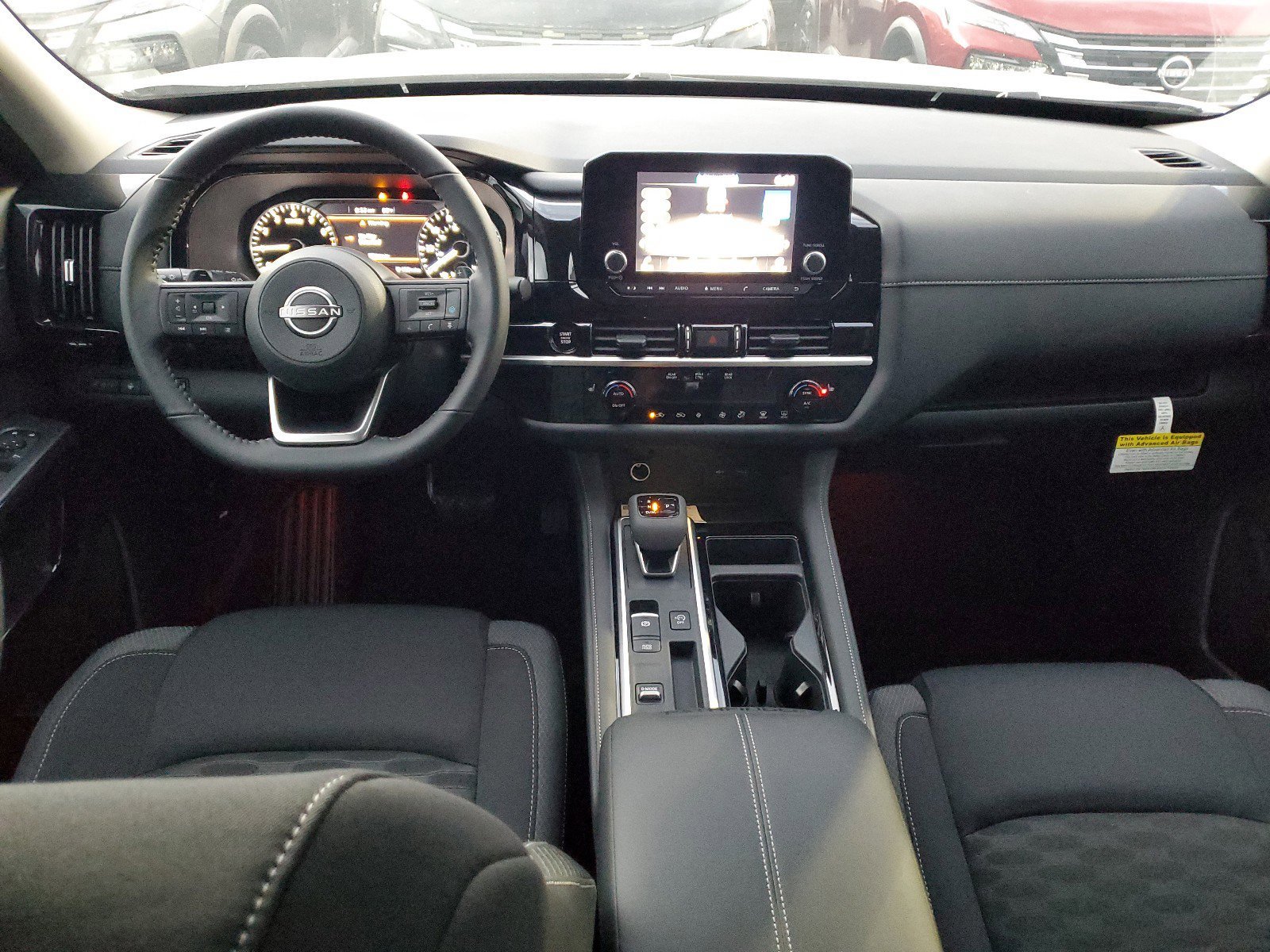 2025 Nissan Pathfinder SV photo 4