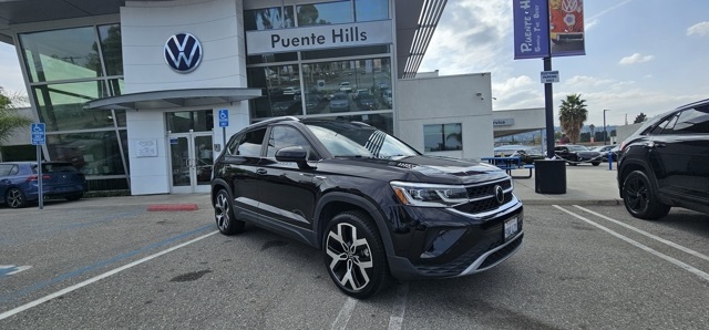 2022 Volkswagen Taos SEL's photo