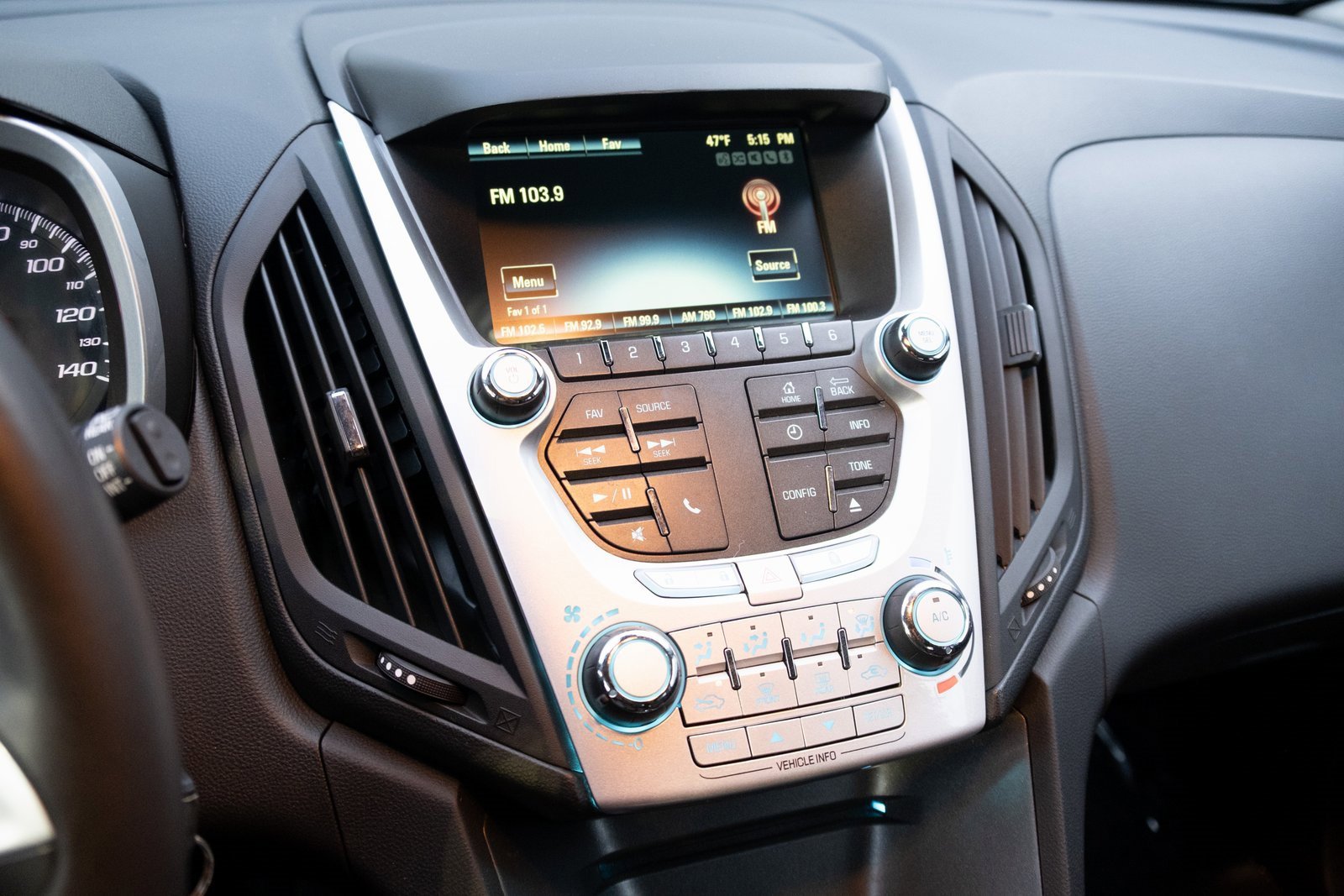 2014 Chevrolet Equinox LT photo 3