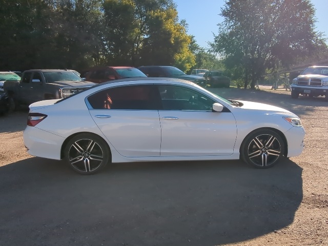 2017 Honda Accord Sport photo 2