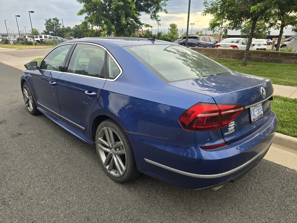 2017 Volkswagen Passat R-Line photo 4