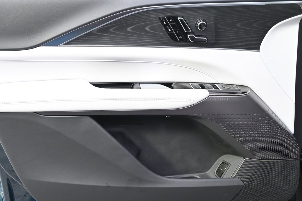 2025 Cadillac Lyriq Luxury photo 20