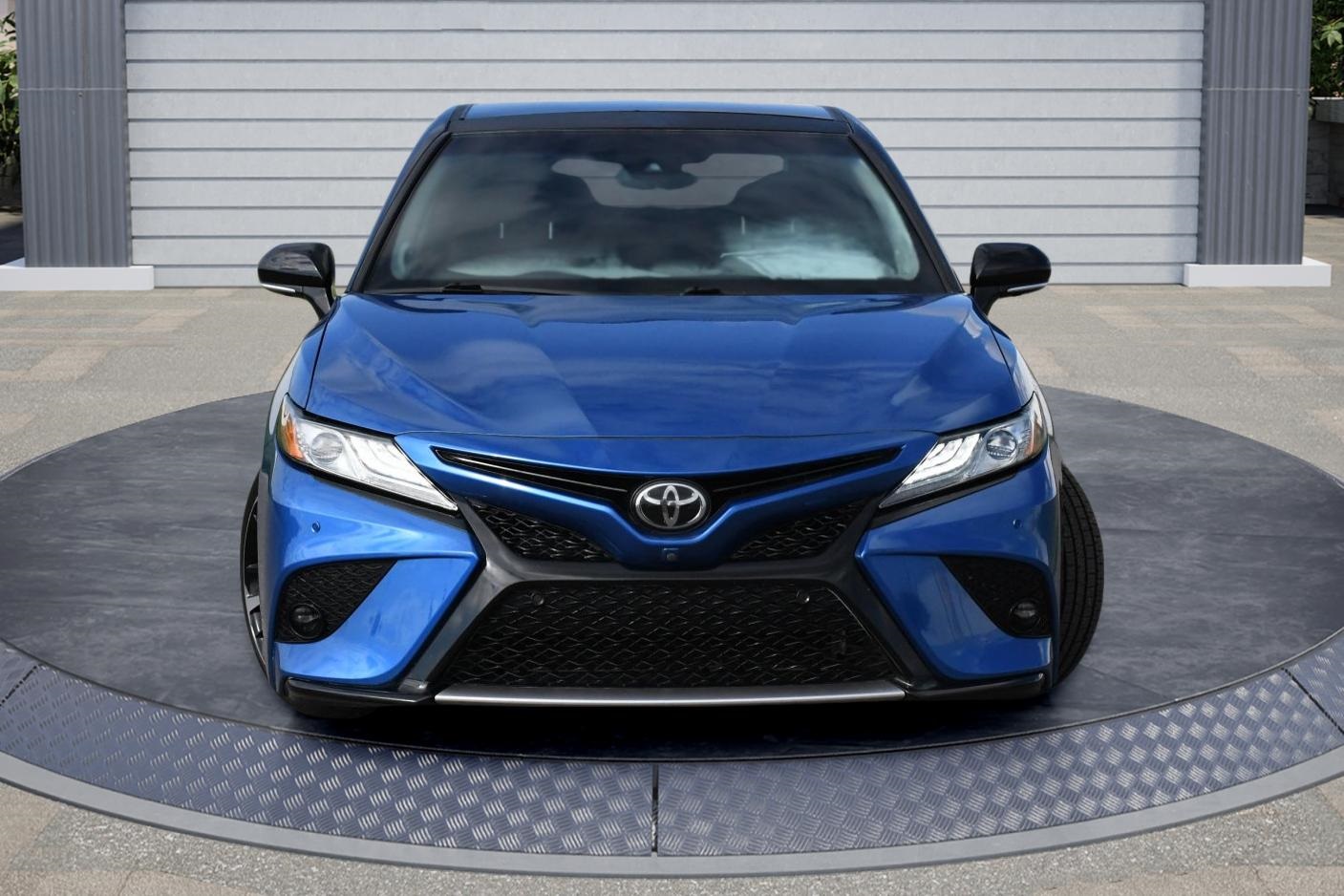 2019 Toyota Camry XSE V6 photo 2