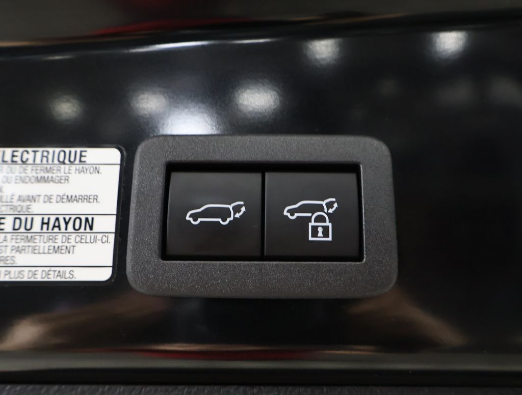 2024 Toyota Corolla Cross Hybrid XSE photo 16
