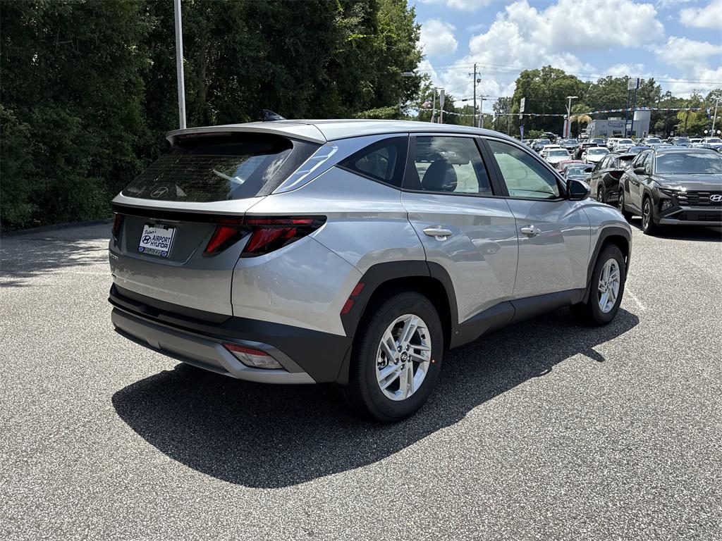 2025 Hyundai Tucson SE photo 2